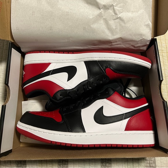 Size 10 - Jordan 1 Low Bred Toe 2021 - Picture 1 of 16
